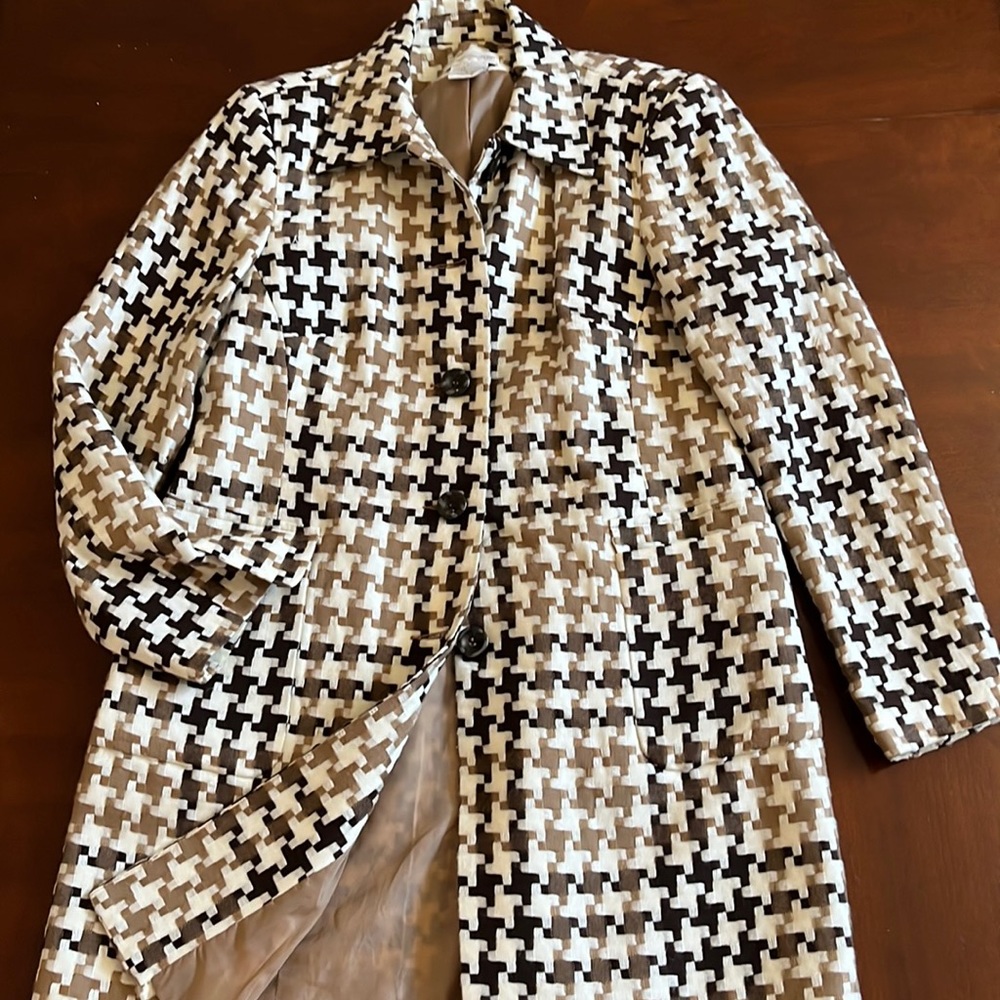Lightweight jacket for special occasions or everyday wear, nicely lined